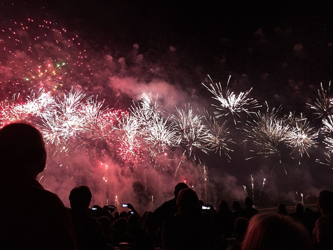 Malgré la pluie, le feu d'artifice du lac Kir a bien eu lieu mercredi soir